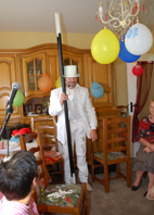 On d�bute par de la magie pour d�contracter tout le monde