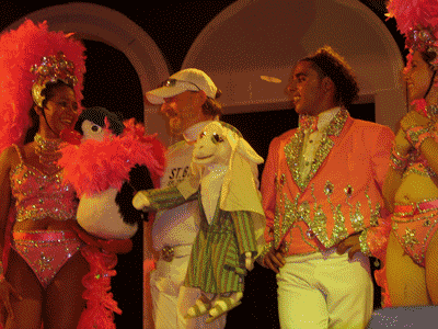 Nestor et DM dans la Revue de l'hotel et Shems